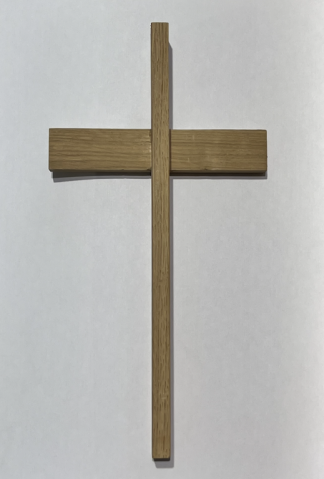 Croix en chêne moderne
